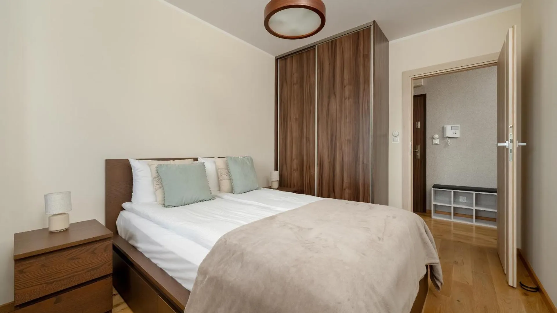 Exceptional Apartment With Parking For 6 Guests By Noclegi Renters Βρότσλαβ